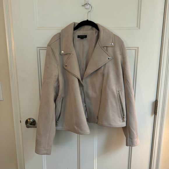 Ann Taylor Faux Suede Moto Jacket. Size 12. - Picture 4 of 8